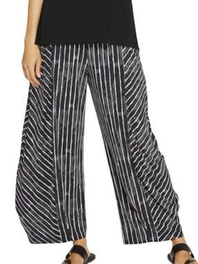 Sympli Tulip Lantern pant in painted lines black 18